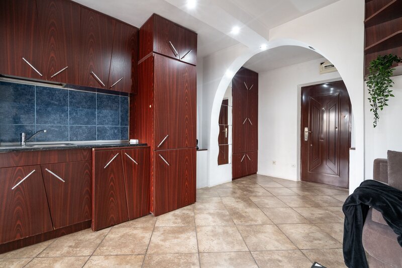 Crangasi  Garsoniera 27 mp  3 min Metrou Crangasi, Bloc 1981, Comision 0%