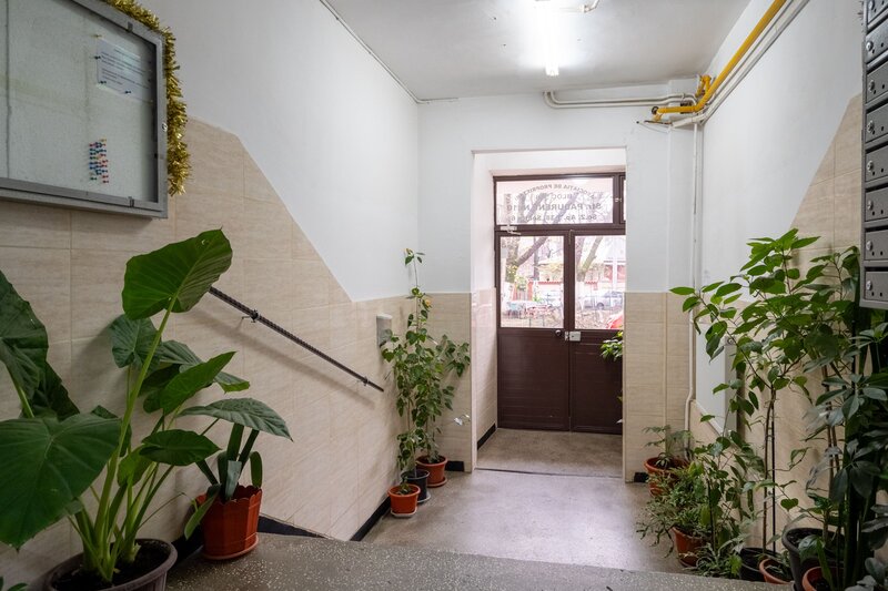 Crangasi  Garsoniera 27 mp  3 min Metrou Crangasi, Bloc 1981, Comision 0%