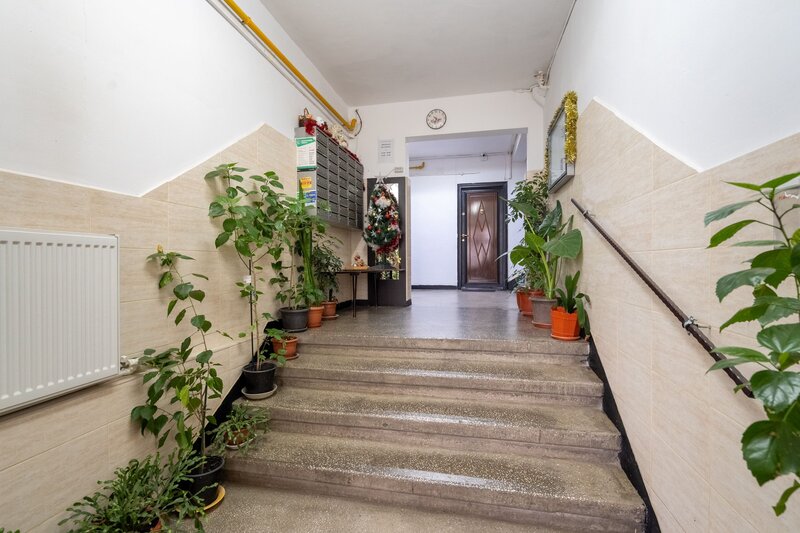 Crangasi  Garsoniera 27 mp  3 min Metrou Crangasi, Bloc 1981, Comision 0%