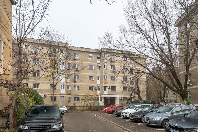 Crangasi  Garsoniera 27 mp  3 min Metrou Crangasi, Bloc 1981, Comision 0%